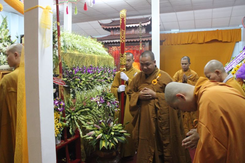 Chùm ảnh những phái đoàn phúng viếng ngày lễ tang đầu tiên của cố Trưởng lão HT. Thích Đắc Pháp – Phần I