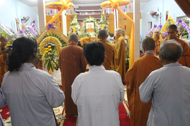 Chùm ảnh những phái đoàn phúng viếng ngày lễ tang đầu tiên của cố Trưởng lão HT. Thích Đắc Pháp – Phần I