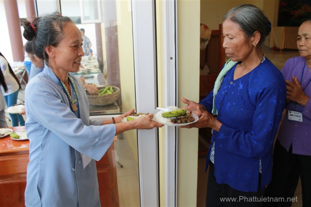 Nghệ An: ĐĐ. Thích Tuệ Minh thuyết giảng tại khóa tu An Lạc chùa Chí Linh