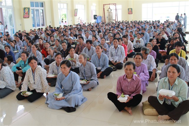 Nghệ An: ĐĐ. Thích Tuệ Minh thuyết giảng tại khóa tu An Lạc chùa Chí Linh