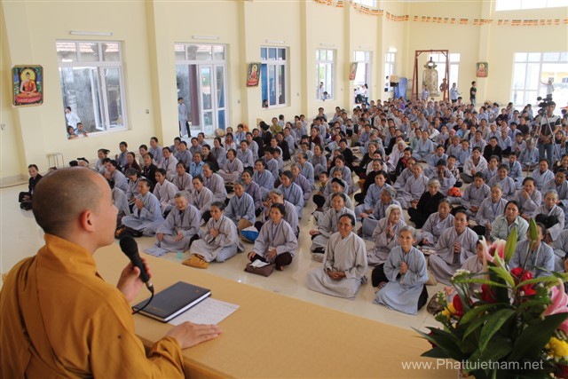 Nghệ An: ĐĐ. Thích Tuệ Minh thuyết giảng tại khóa tu An Lạc chùa Chí Linh
