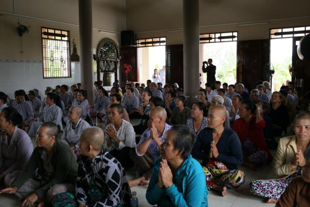Long An: Chùa Khánh Ninh tổ chức khoá tu dành cho bệnh nhân ung bướu và khiếm thị