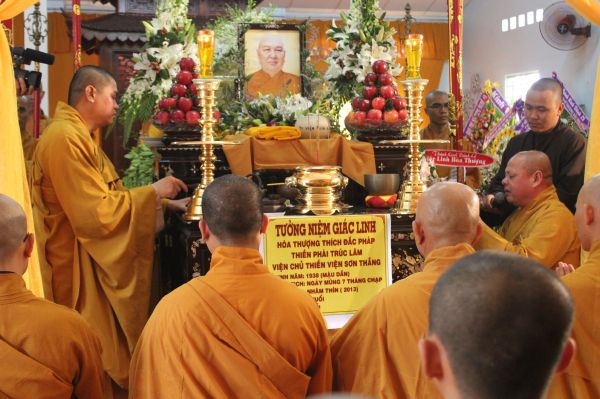 Vĩnh Long: Tang lễ ngày thứ hai của cố HT. Thích Đắc Pháp - Phần II