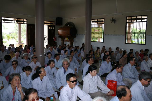 Long An: Chùa Khánh Ninh tổ chức khoá tu dành cho bệnh nhân ung bướu và khiếm thị