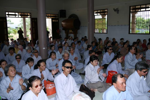 Long An: Chùa Khánh Ninh tổ chức khoá tu dành cho bệnh nhân ung bướu và khiếm thị