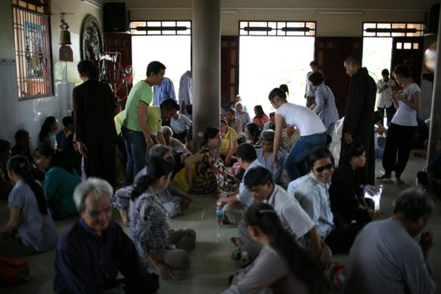 Long An: Chùa Khánh Ninh tổ chức khoá tu dành cho bệnh nhân ung bướu và khiếm thị