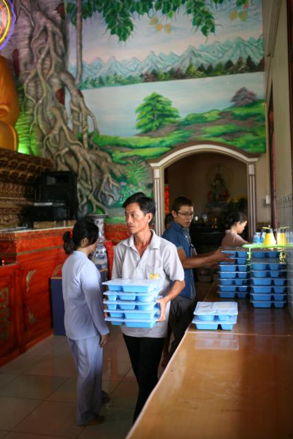 Long An: Chùa Khánh Ninh tổ chức khoá tu dành cho bệnh nhân ung bướu và khiếm thị