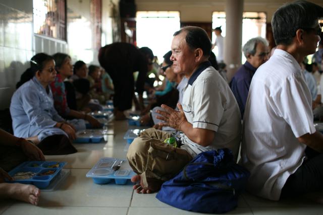 Long An: Chùa Khánh Ninh tổ chức khoá tu dành cho bệnh nhân ung bướu và khiếm thị