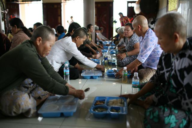 Long An: Chùa Khánh Ninh tổ chức khoá tu dành cho bệnh nhân ung bướu và khiếm thị