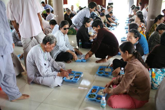 Long An: Chùa Khánh Ninh tổ chức khoá tu dành cho bệnh nhân ung bướu và khiếm thị