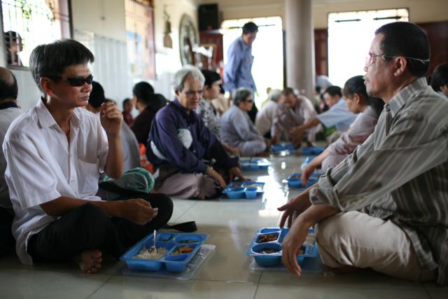 Long An: Chùa Khánh Ninh tổ chức khoá tu dành cho bệnh nhân ung bướu và khiếm thị