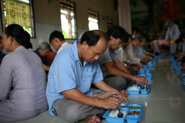Long An: Chùa Khánh Ninh tổ chức khoá tu dành cho bệnh nhân ung bướu và khiếm thị