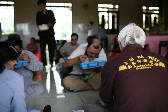 Long An: Chùa Khánh Ninh tổ chức khoá tu dành cho bệnh nhân ung bướu và khiếm thị