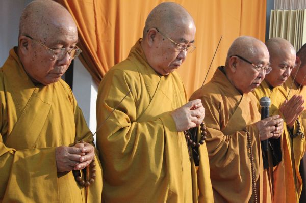 Vĩnh Long: Ban trị sự THPG TP.HCM viếng tang lễ cố HT. Thích Đắc Pháp