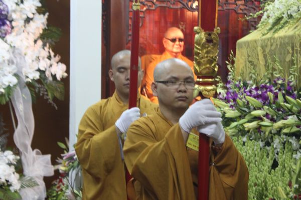 Vinh Long: Thiền tọa bên kim quan nhục thân Thầy