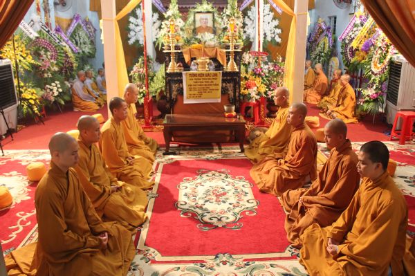 Vinh Long: Thiền tọa bên kim quan nhục thân Thầy