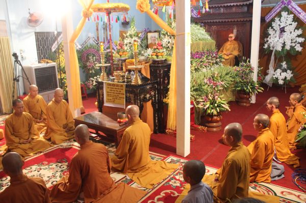 Vinh Long: Thiền tọa bên kim quan nhục thân Thầy