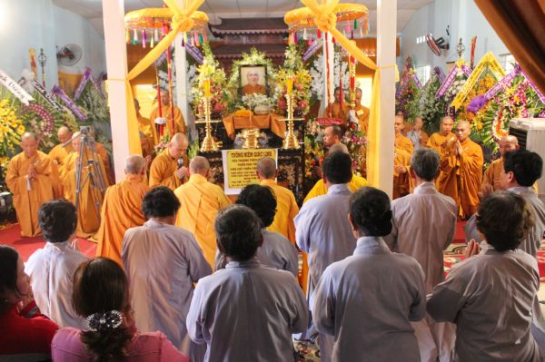 TV Sơn Thắng: Phúng viếng lễ tang cố HT. Thích Đắc Pháp - phần IV