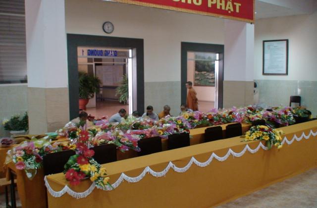 Trường TCPH TP. HCM: Họp bàn chuẩn bị lễ tốt nghiệp và tuyển sinh khóa mới