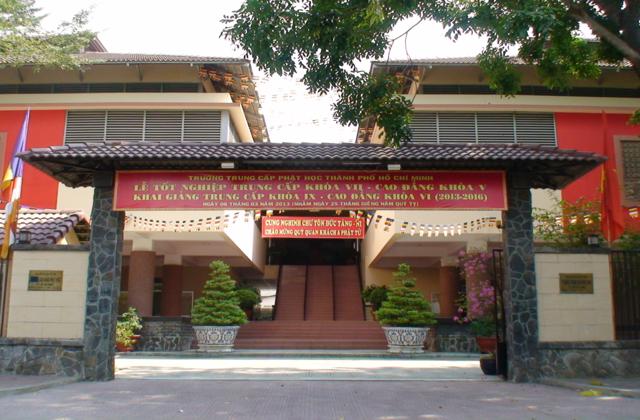 Trường TCPH TP. HCM: Họp bàn chuẩn bị lễ tốt nghiệp và tuyển sinh khóa mới