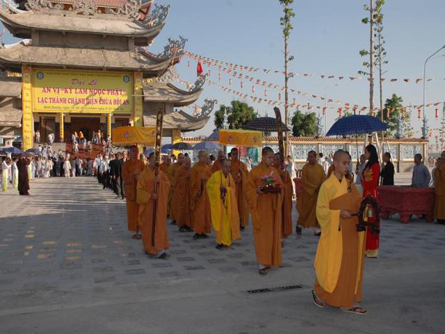 Bình Dương: Đại lễ an vị Kỳ Lam Ngọc Phật lạc thành chánh điện chùa Hội An