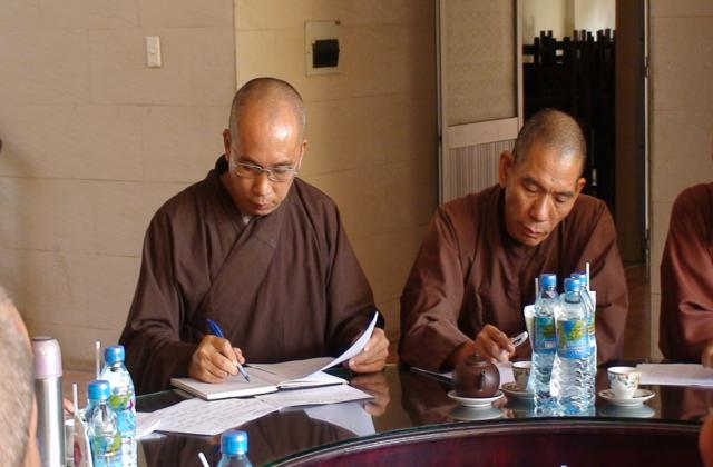 Trường TCPH TP. HCM: Họp bàn chuẩn bị lễ tốt nghiệp và tuyển sinh khóa mới