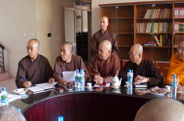 Trường TCPH TP. HCM: Họp bàn chuẩn bị lễ tốt nghiệp và tuyển sinh khóa mới