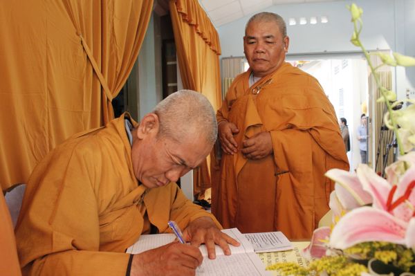 TV Sơn Thắng: Các phái đoàn viếng phần V