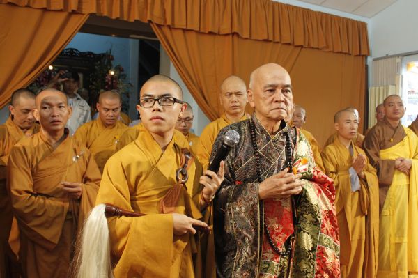 Vĩnh Long: Hàng ngàn Tăng Ni, Phật tử tham dự lễ cung tống kim quan nhập Bảo tháp