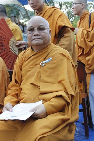 Vĩnh Long: Hàng ngàn Tăng Ni, Phật tử tham dự lễ cung tống kim quan nhập Bảo tháp