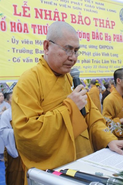 Vĩnh Long: Hàng ngàn Tăng Ni, Phật tử tham dự lễ cung tống kim quan nhập Bảo tháp