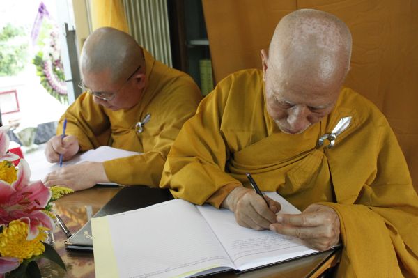 TV Sơn Thắng: Phúng viếng lễ tang cố HT. Thích Đắc Pháp - phần IV