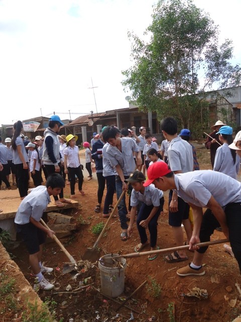 Đăk Nông: GĐPT Chánh Đạo cùng thôn xóm sạch đẹp vui đón xuân mới