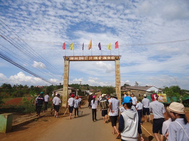 Đăk Nông: GĐPT Chánh Đạo cùng thôn xóm sạch đẹp vui đón xuân mới