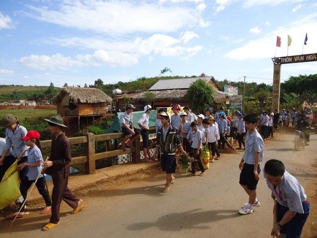 Đăk Nông: GĐPT Chánh Đạo cùng thôn xóm sạch đẹp vui đón xuân mới