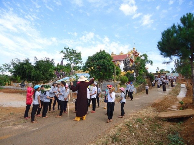 Đăk Nông: GĐPT Chánh Đạo cùng thôn xóm sạch đẹp vui đón xuân mới
