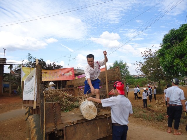 Đăk Nông: GĐPT Chánh Đạo cùng thôn xóm sạch đẹp vui đón xuân mới