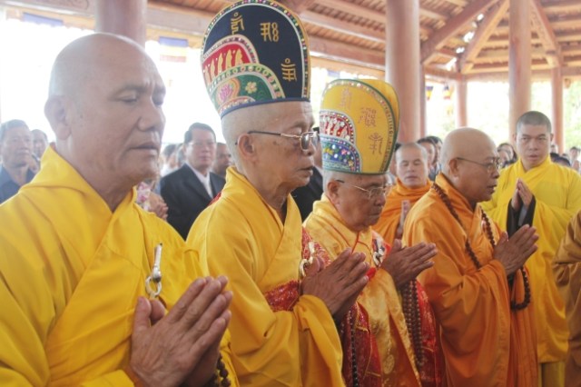 Kon Tum: Hàng ngàn người tham dự lễ cầu siêu tại chùa Khánh Lâm - Măng Đen