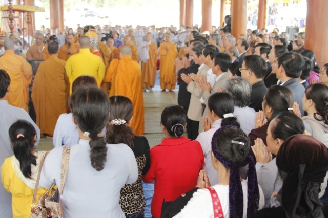 Kon Tum: Hàng ngàn người tham dự lễ cầu siêu tại chùa Khánh Lâm - Măng Đen