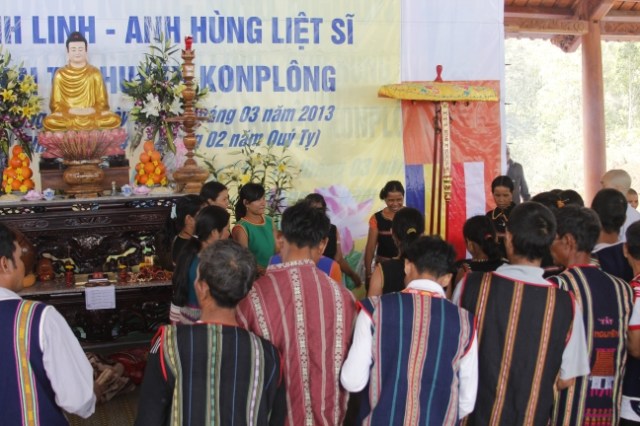 Kon Tum: Hàng ngàn người tham dự lễ cầu siêu tại chùa Khánh Lâm - Măng Đen
