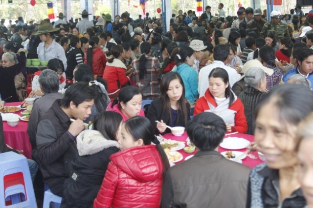 Kon Tum: Hàng ngàn người tham dự lễ cầu siêu tại chùa Khánh Lâm - Măng Đen