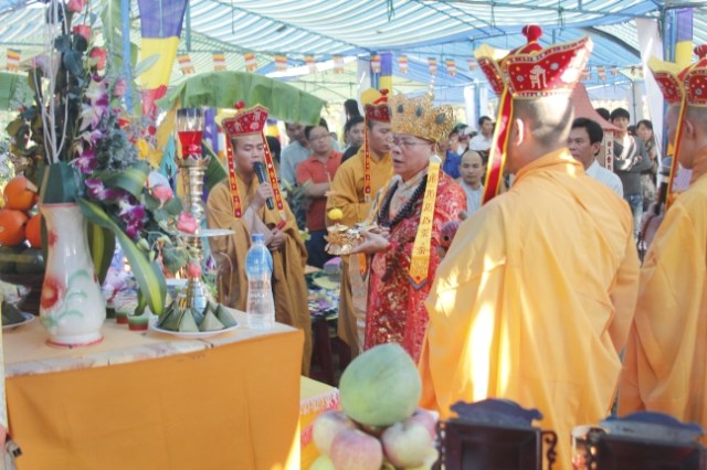 Kon Tum: Hàng ngàn người tham dự lễ cầu siêu tại chùa Khánh Lâm - Măng Đen