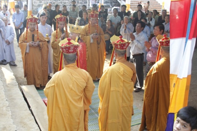 Kon Tum: Hàng ngàn người tham dự lễ cầu siêu tại chùa Khánh Lâm - Măng Đen