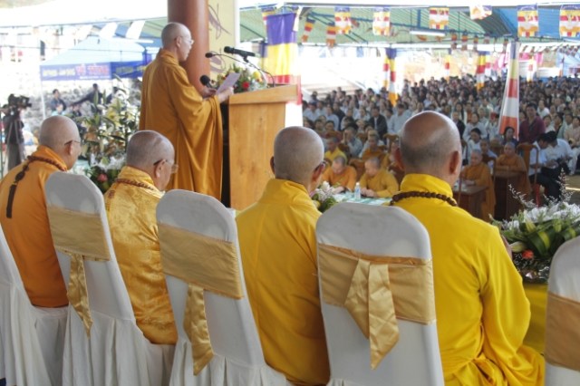 Kon Tum: Hàng ngàn người tham dự lễ cầu siêu tại chùa Khánh Lâm - Măng Đen