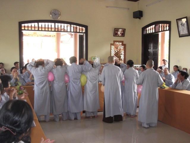 Long An: Lễ tất niên của đạo tràng Bát Quan Trai chùa Hòa Bình
