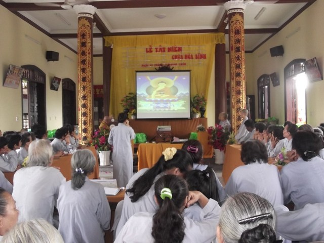 Long An: Lễ tất niên của đạo tràng Bát Quan Trai chùa Hòa Bình