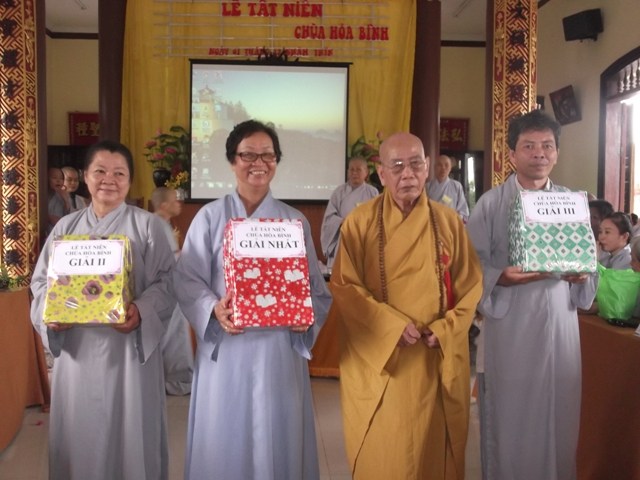 Long An: Lễ tất niên của đạo tràng Bát Quan Trai chùa Hòa Bình