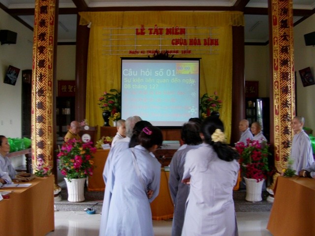 Long An: Lễ tất niên của đạo tràng Bát Quan Trai chùa Hòa Bình