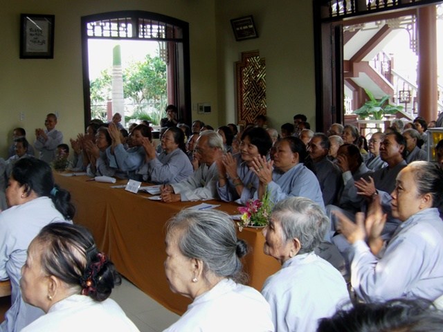 Long An: Lễ tất niên của đạo tràng Bát Quan Trai chùa Hòa Bình