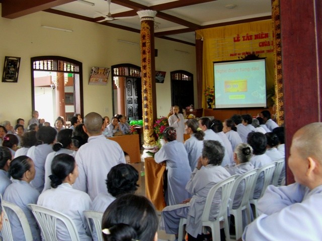Long An: Lễ tất niên của đạo tràng Bát Quan Trai chùa Hòa Bình